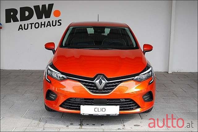 2022' Renault Clio photo #1