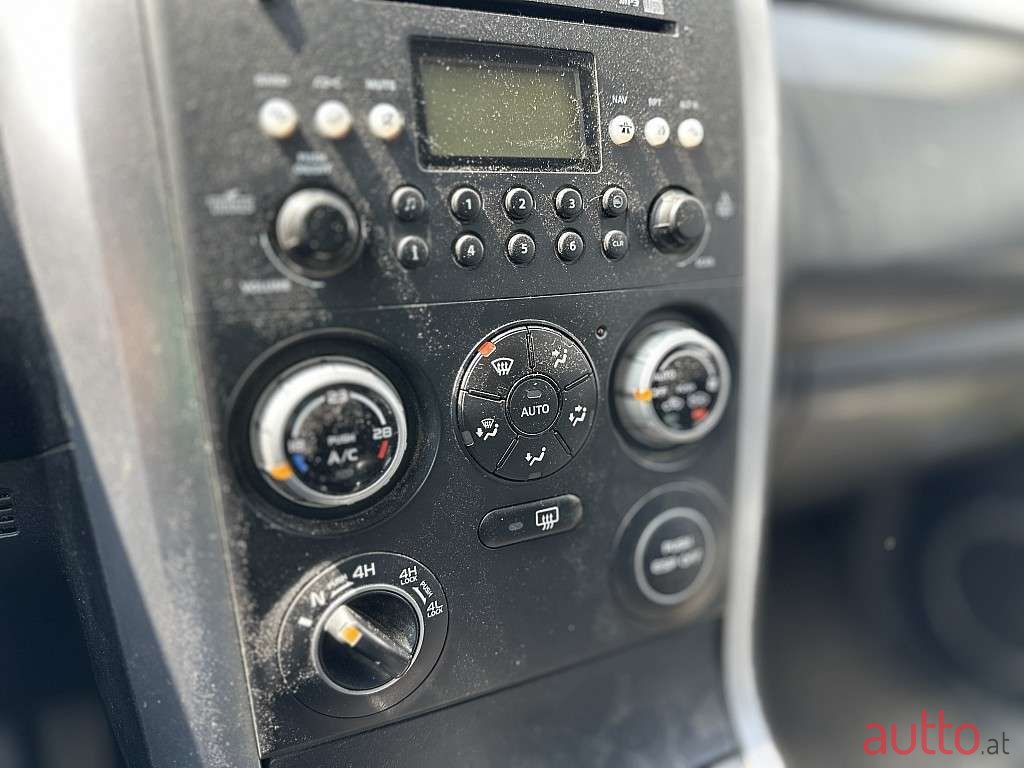 2009' Suzuki Vitara photo #5