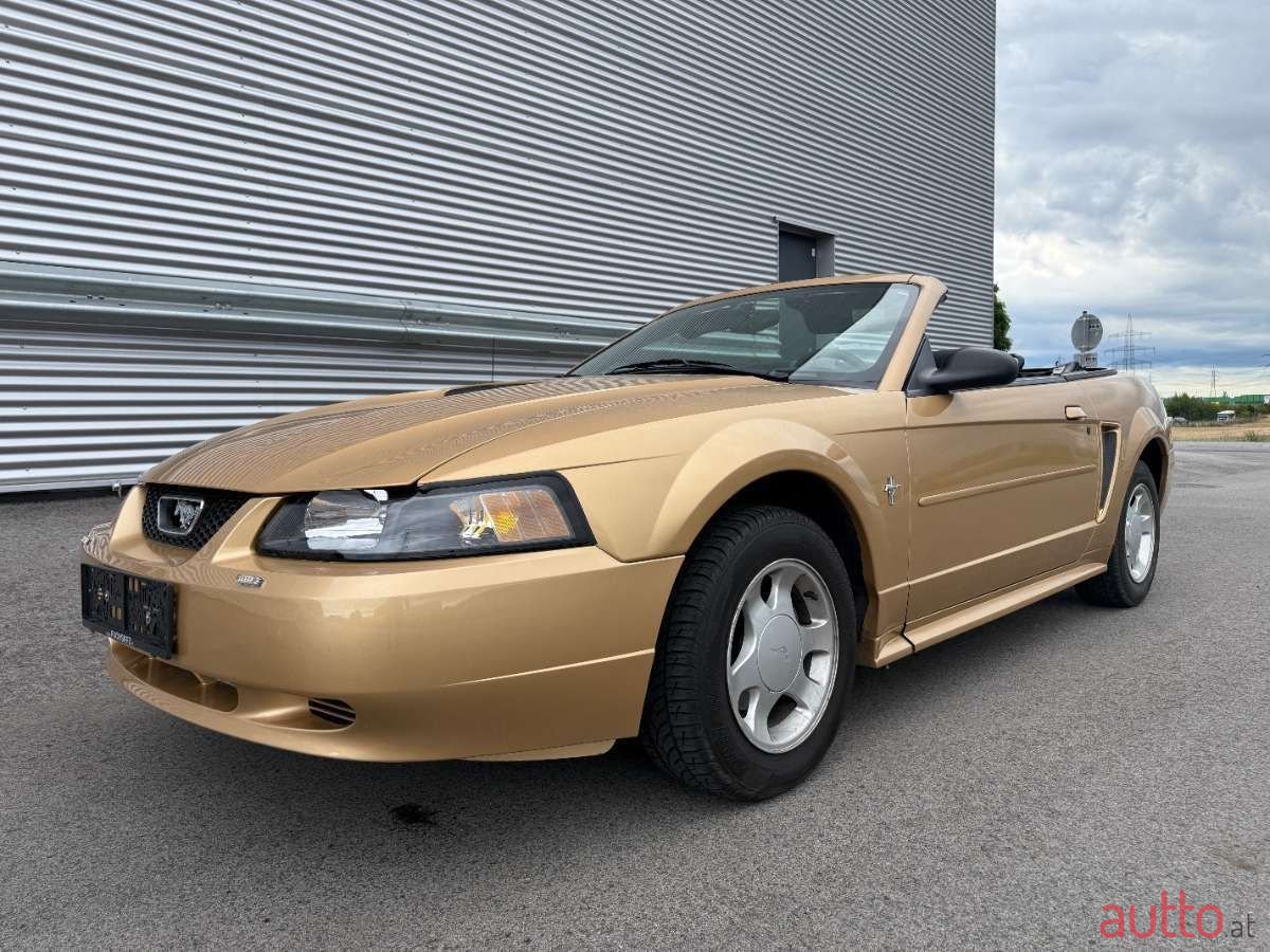 2001' Ford Mustang photo #2
