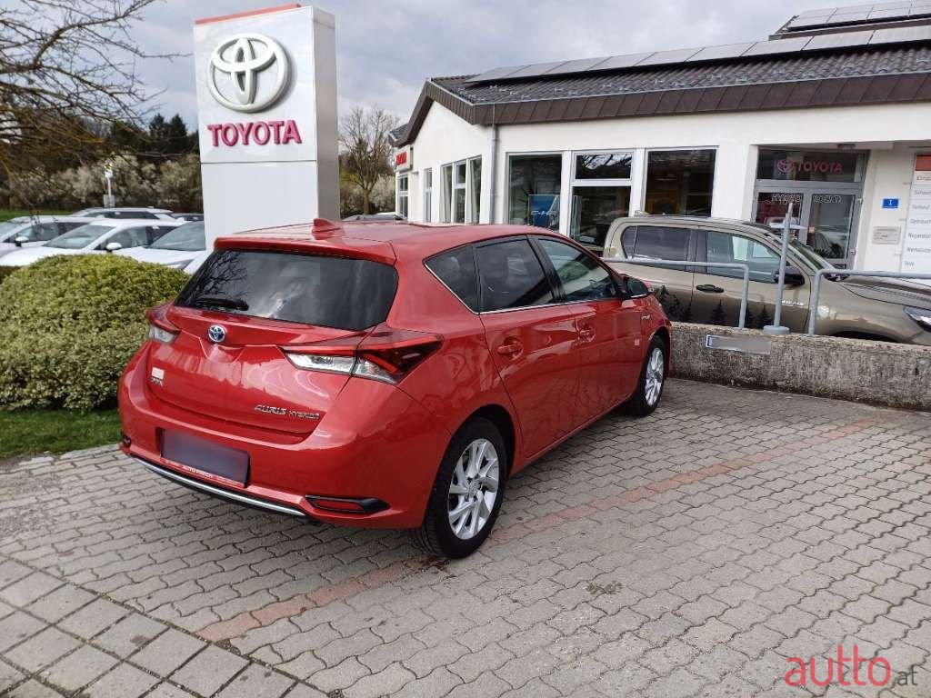 2016' Toyota Auris photo #3