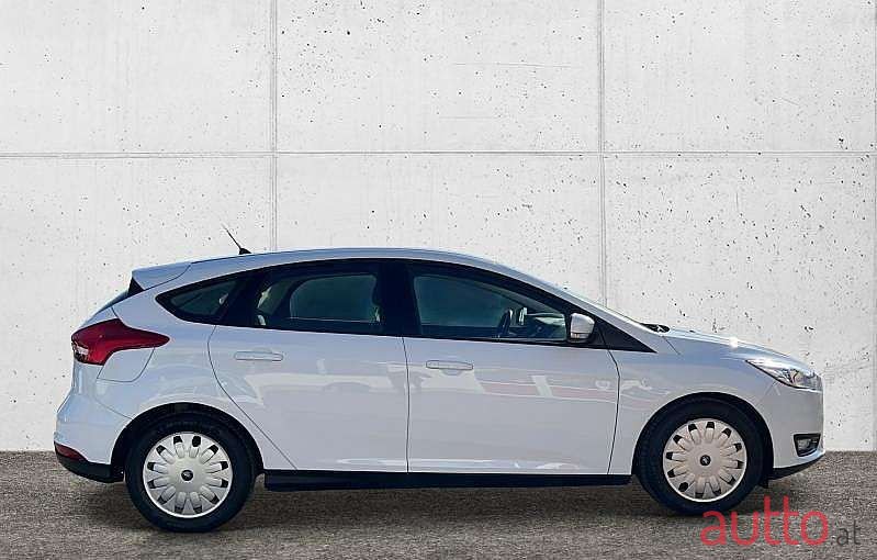 2017' Ford Focus photo #4
