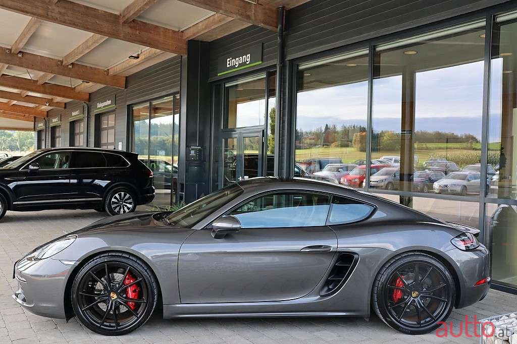 2018' Porsche Cayman photo #2