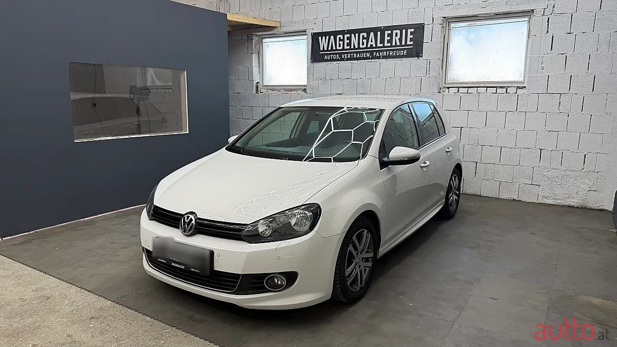 2011' Volkswagen Golf photo #1