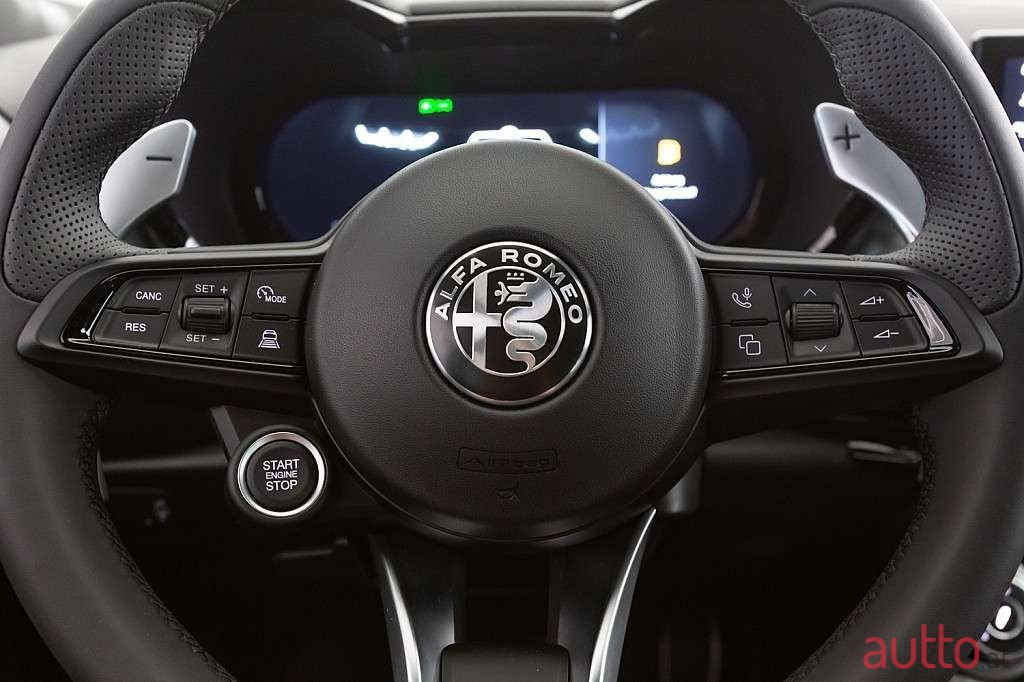 2023' Alfa Romeo Tonale photo #6