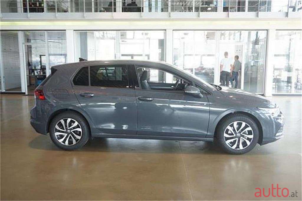 2021' Volkswagen Golf photo #2