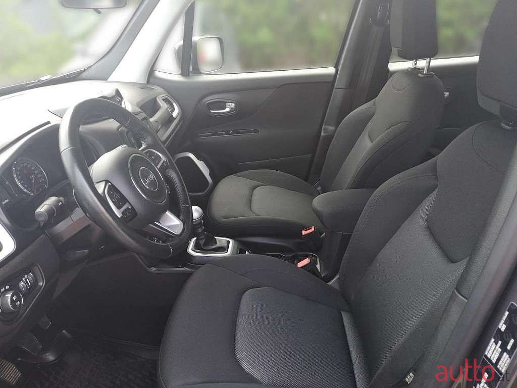 2018' Jeep Renegade photo #5