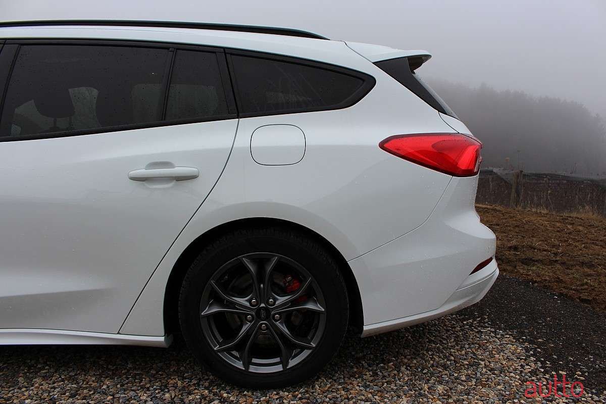 2019' Ford Focus photo #5