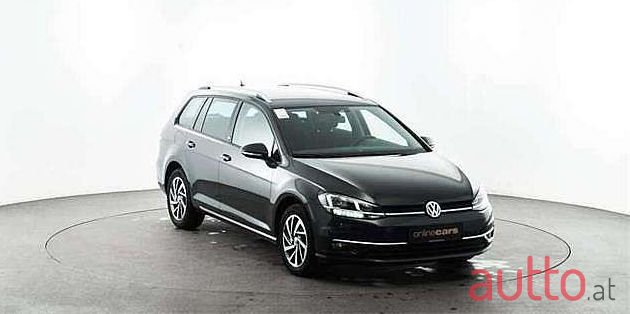 2017' Volkswagen Golf photo #1