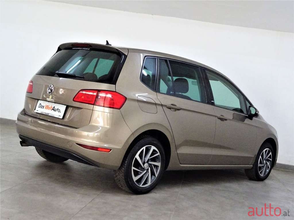 2016' Volkswagen Golf photo #4