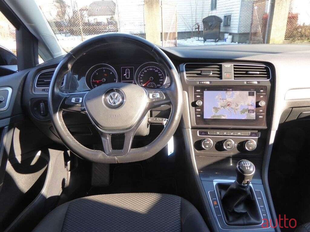 2020' Volkswagen Golf photo #5