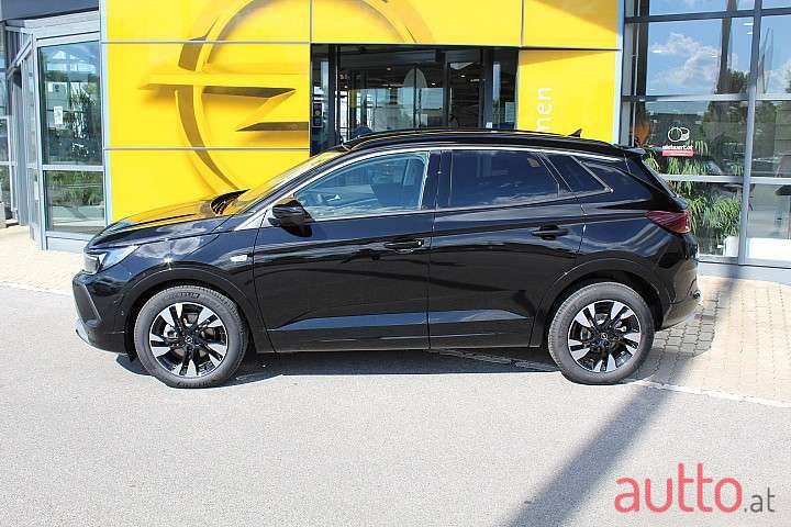 2022' Opel Grandland X photo #2