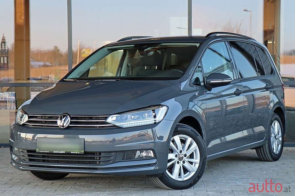 2022' Volkswagen Touran photo #1