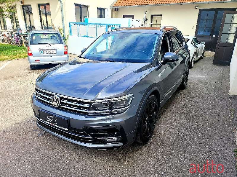 2017' Volkswagen Tiguan photo #2