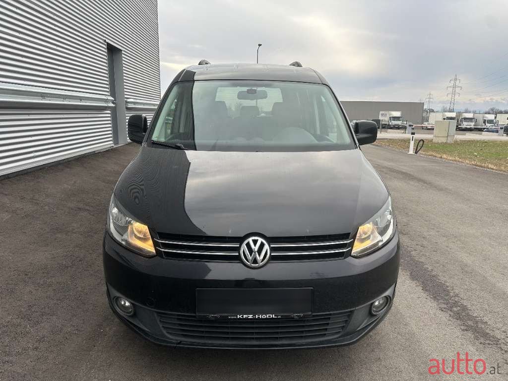 2011' Volkswagen Caddy photo #3