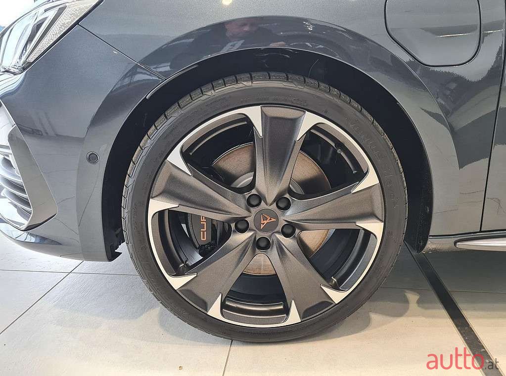 2023' Cupra Leon photo #3