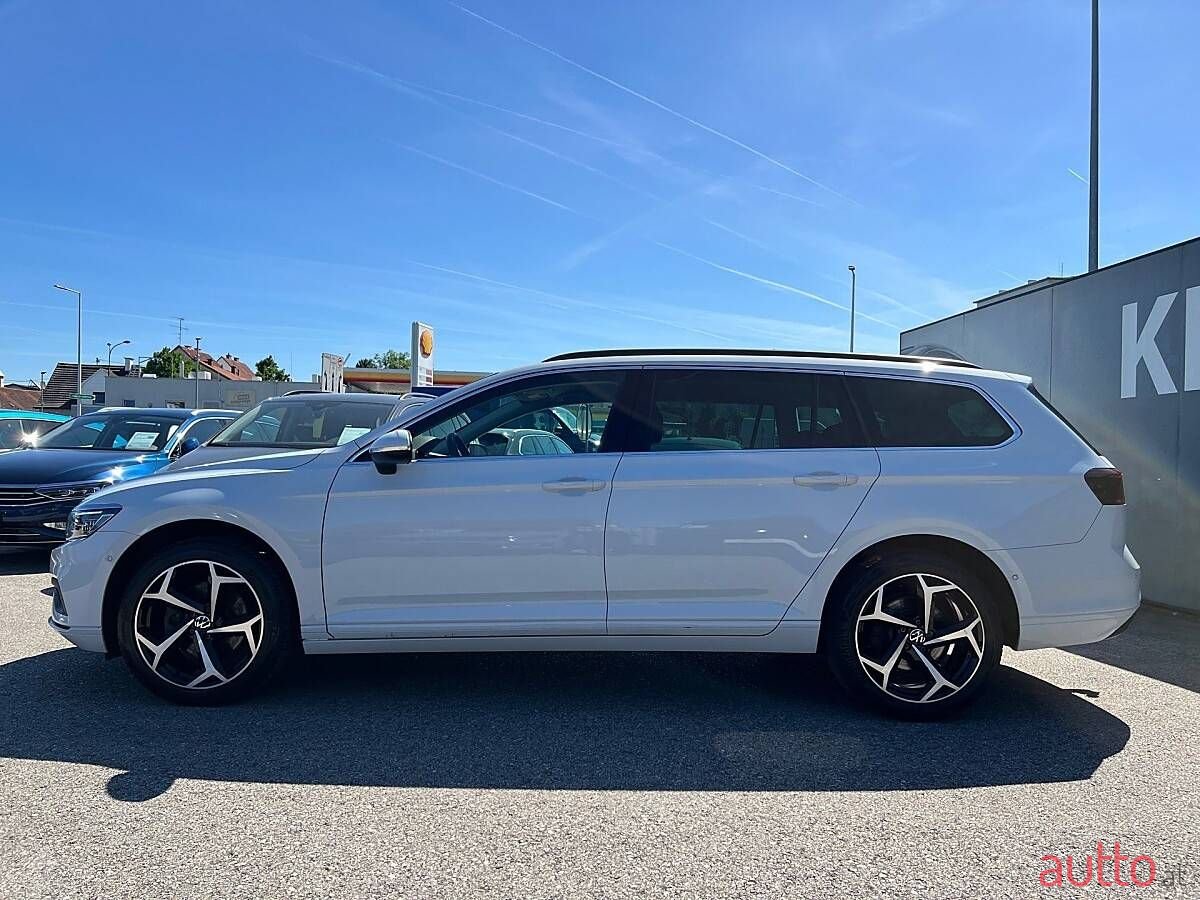 2022' Volkswagen Passat photo #6