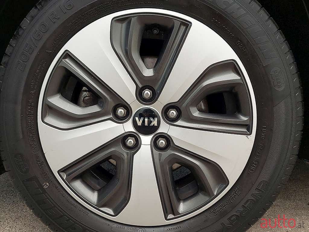 2017' Kia Niro photo #6