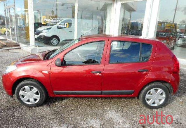2010' Dacia Sandero photo #1