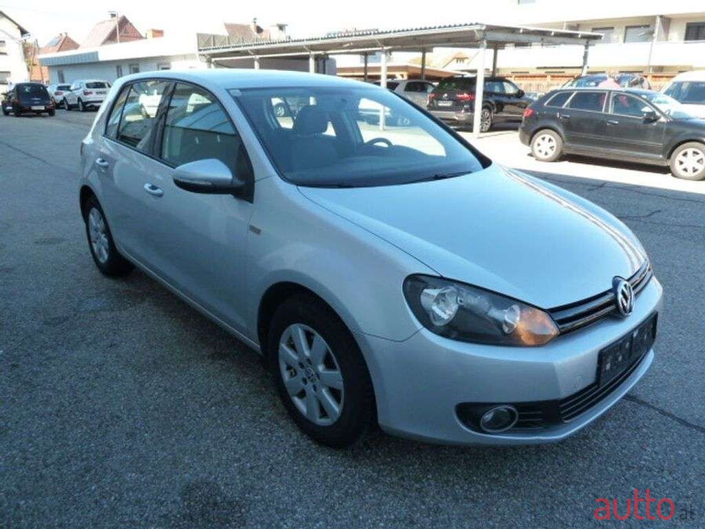 2011' Volkswagen Golf photo #3