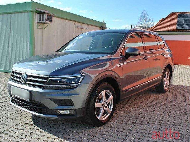 2018' Volkswagen Tiguan photo #3