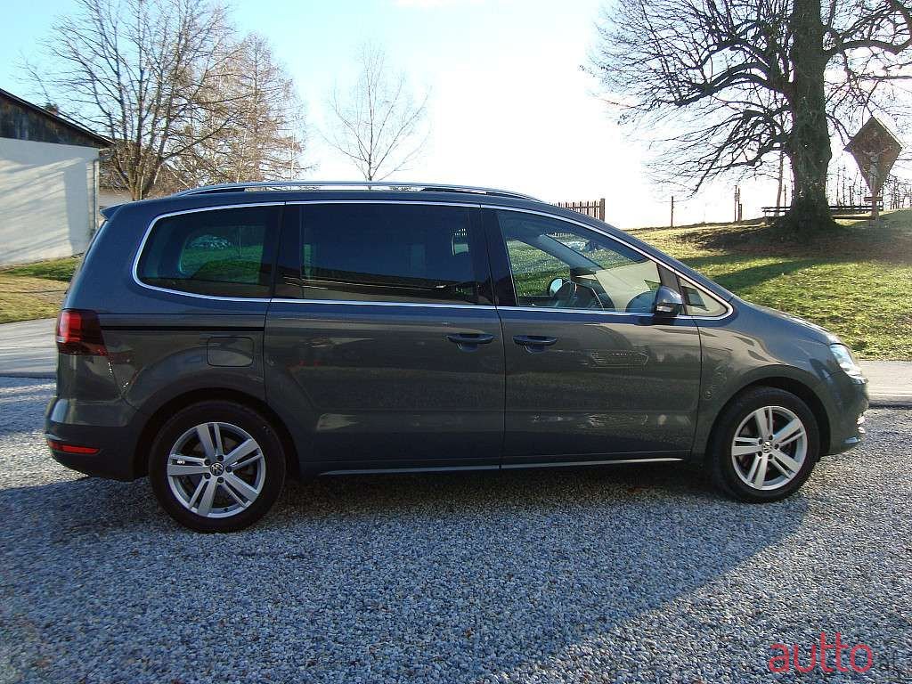 2019' Volkswagen Sharan photo #2