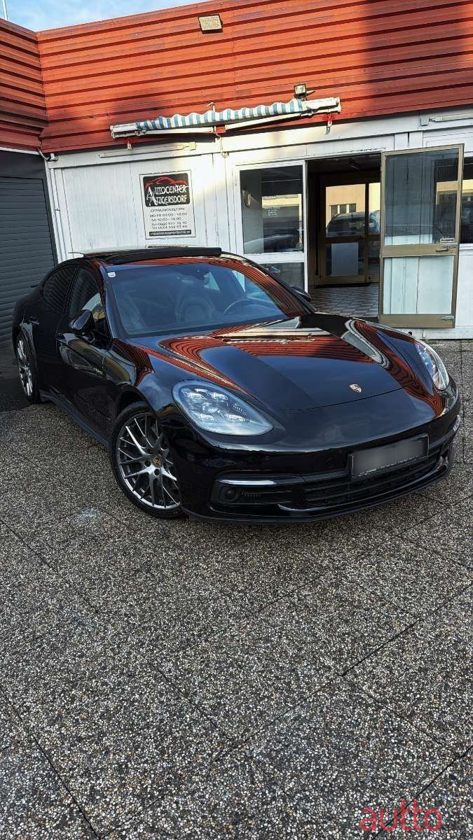 2019' Porsche Panamera photo #5