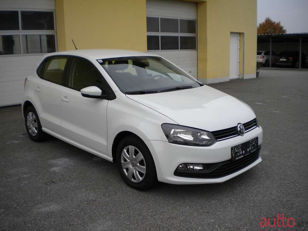 2015' Volkswagen Polo photo #2
