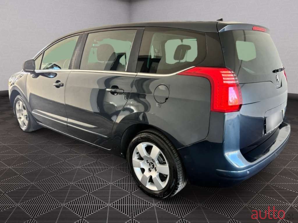 2014' Peugeot 5008 photo #5