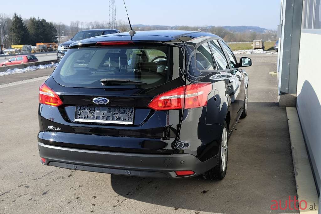 2017' Ford Focus photo #5