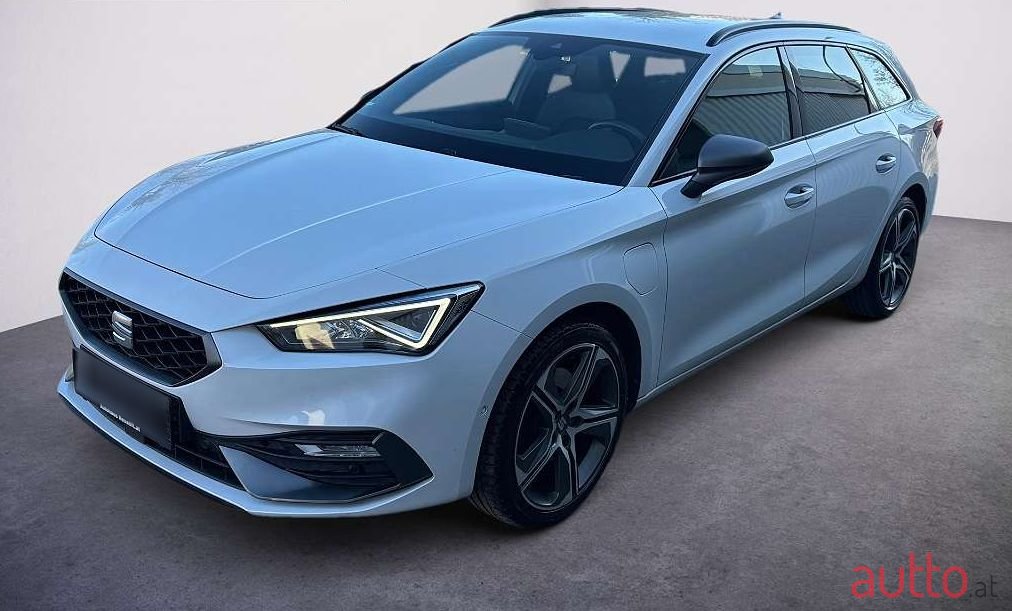 2021' SEAT Leon photo #1