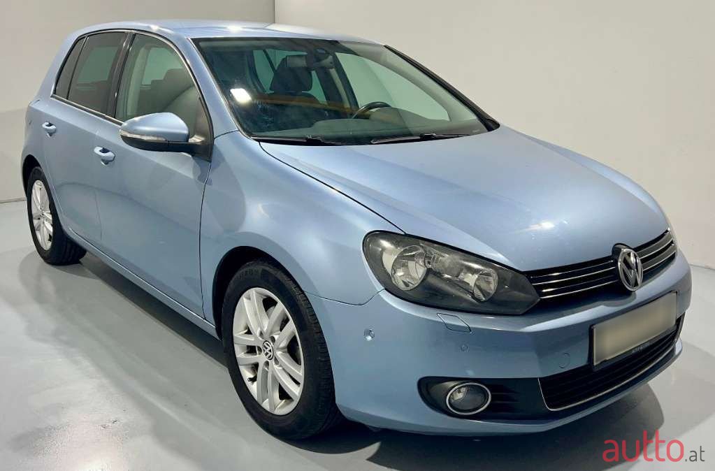 2009' Volkswagen Golf photo #2