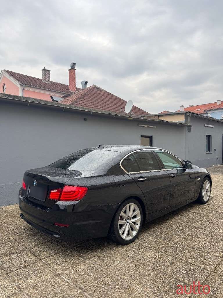 2011' BMW 5Er-Reihe photo #4