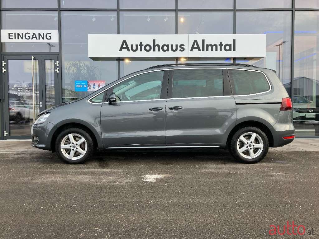 2019' Volkswagen Sharan photo #2