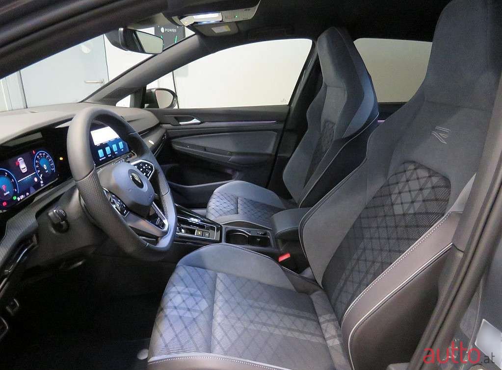 2023' Volkswagen Golf photo #5