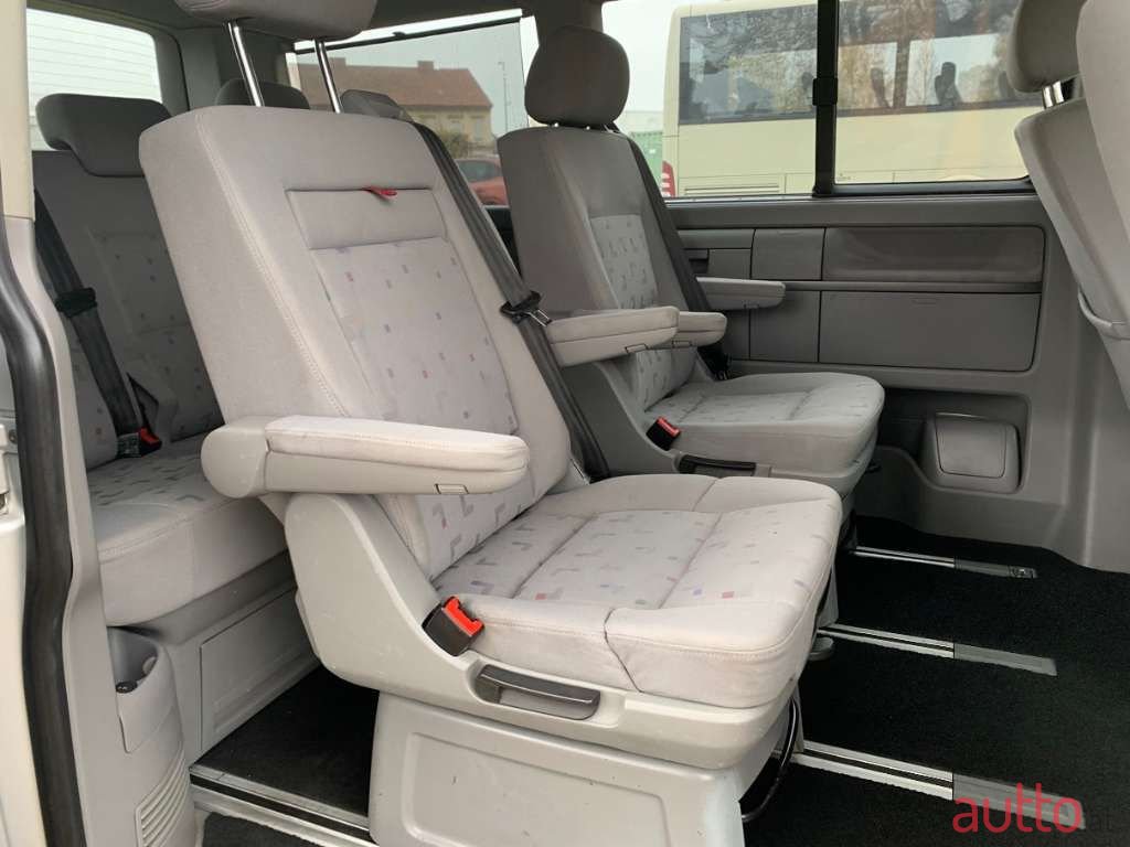 2005' Volkswagen Multivan photo #5