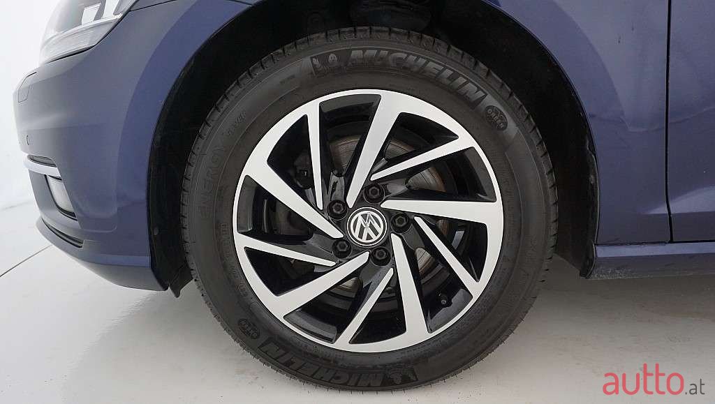 2018' Volkswagen Golf photo #4