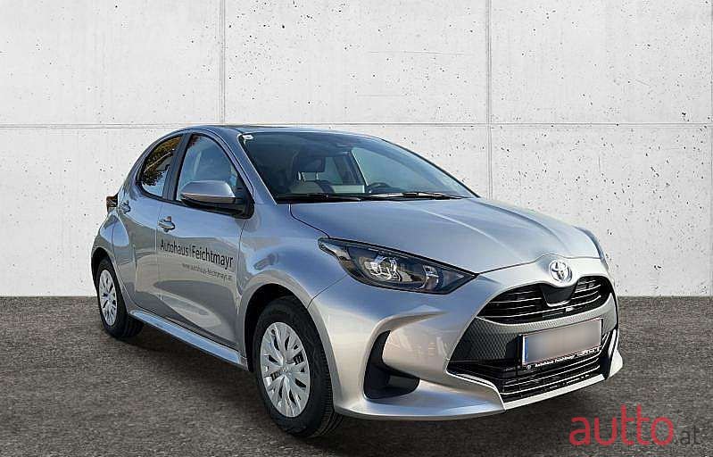 2023' Toyota Yaris photo #3