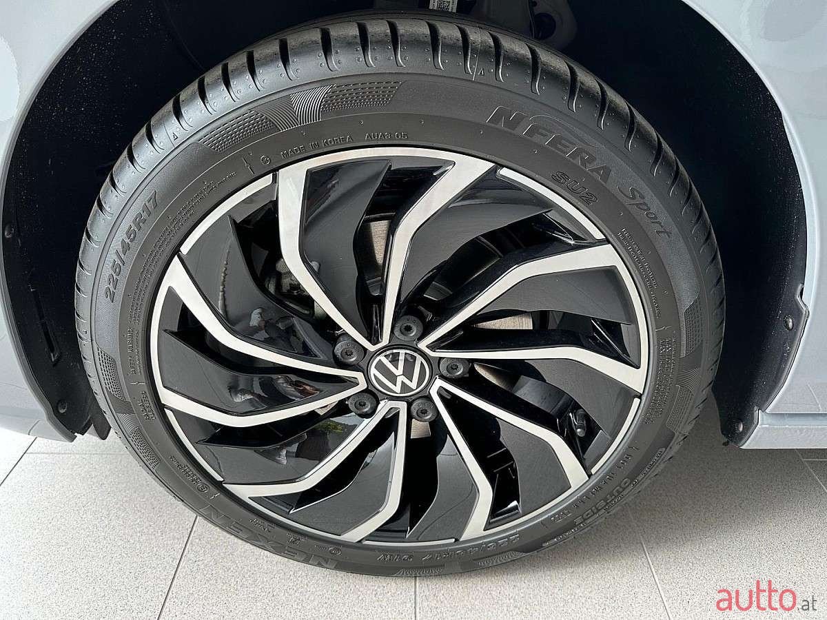 2024' Volkswagen Golf photo #3