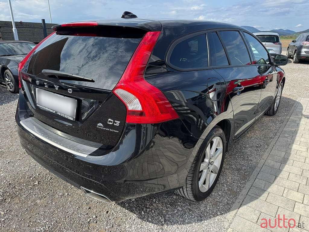 2017' Volvo V60 photo #5