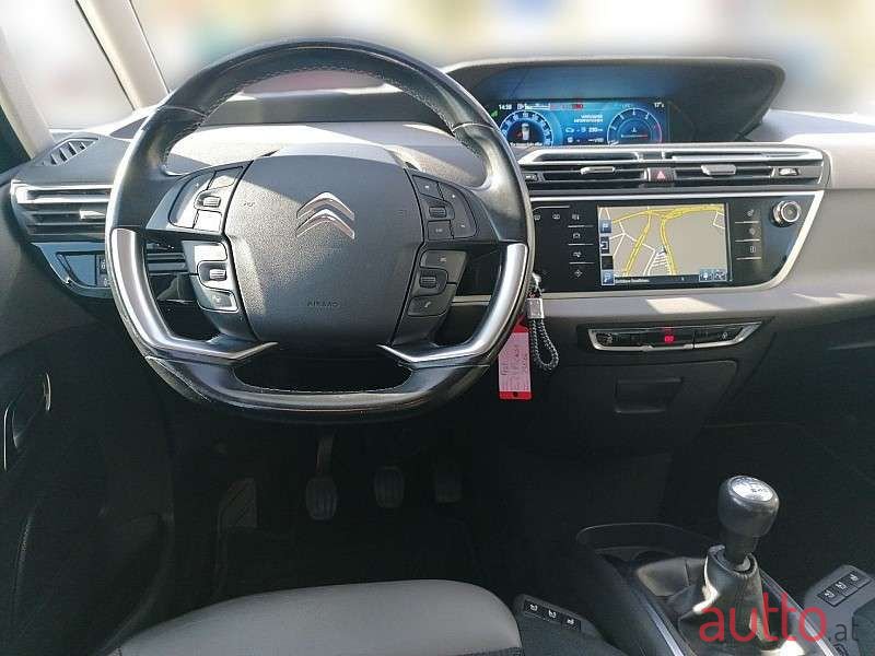 2016' Citroen C4 Picasso photo #5