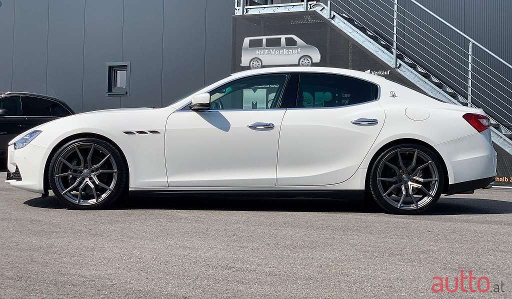 2016' Maserati Ghibli photo #4
