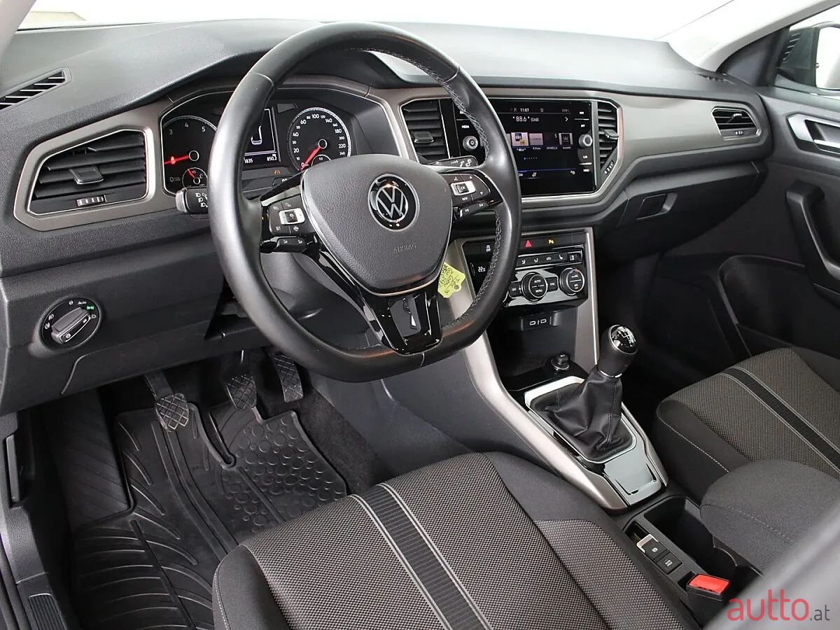 2021' Volkswagen T-Roc photo #4
