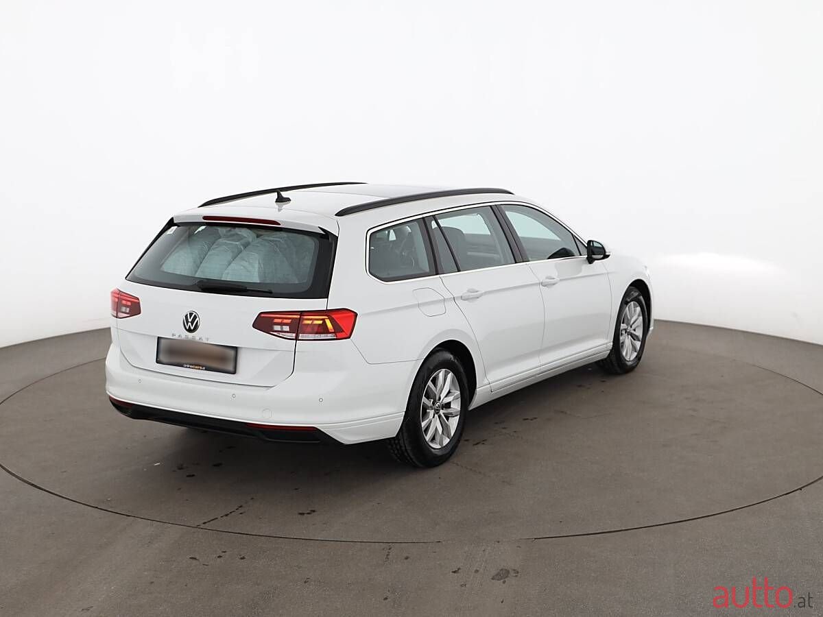 2021' Volkswagen Passat photo #2