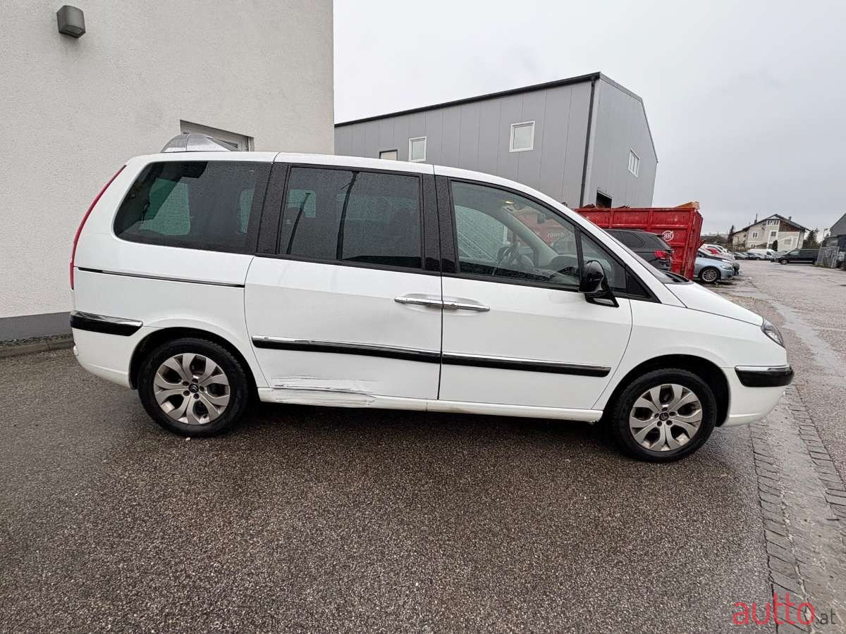 2013' Citroen C8 photo #3