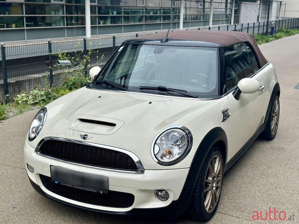 2010' MINI Cabrio photo #1