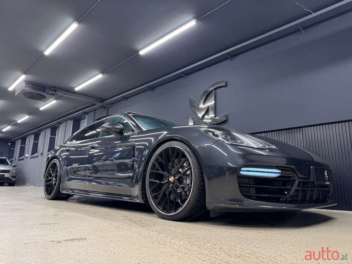 2017' Porsche Panamera photo #5