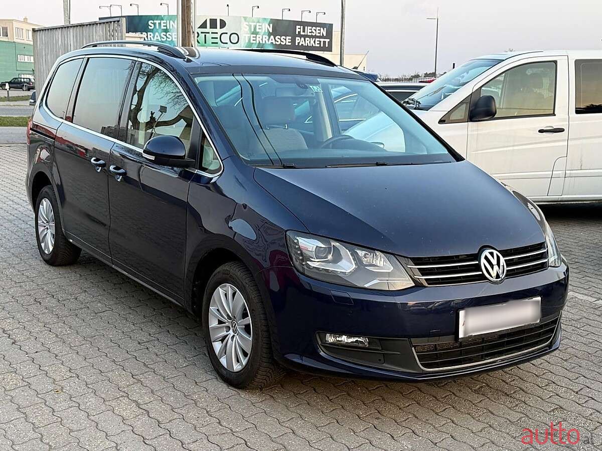 2011' Volkswagen Sharan photo #4
