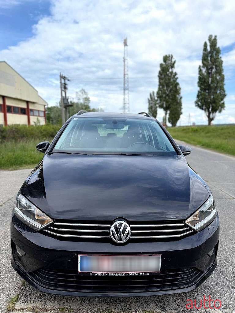 2016' Volkswagen Golf photo #1