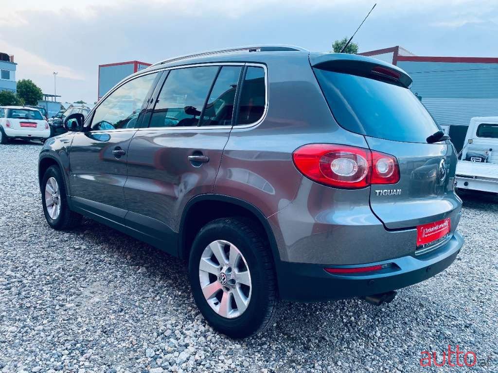 2010' Volkswagen Tiguan photo #6