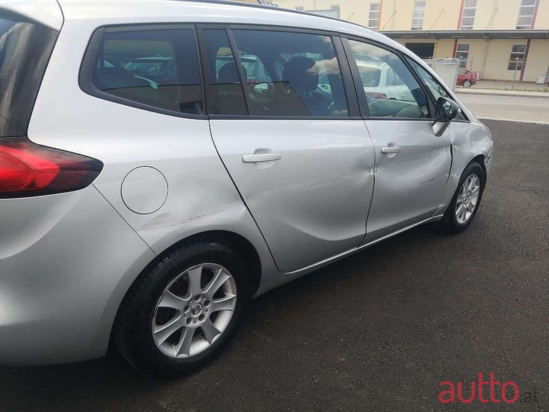 2015' Opel Zafira photo #5